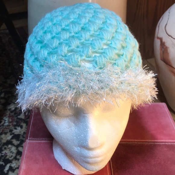 "Elsa" Handmade sparkle-brim knit hat for kids - Picture 2 of 4